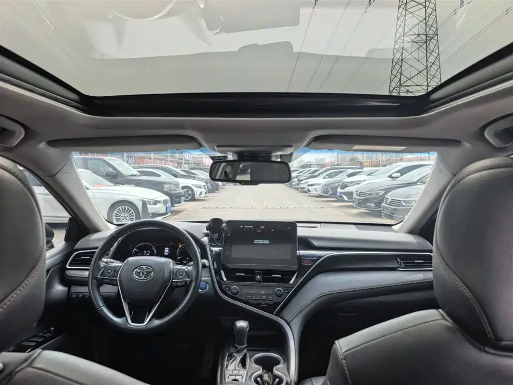 Toyota Camry 2023 — фото 14