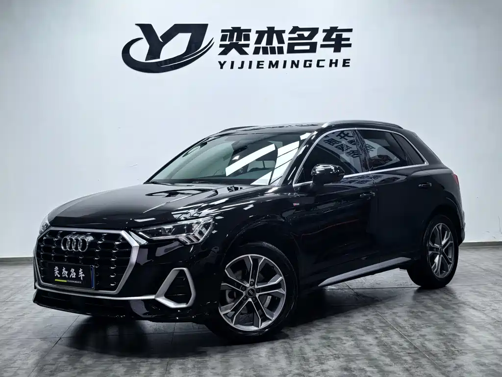 Audi Q3 2021 — фото 1