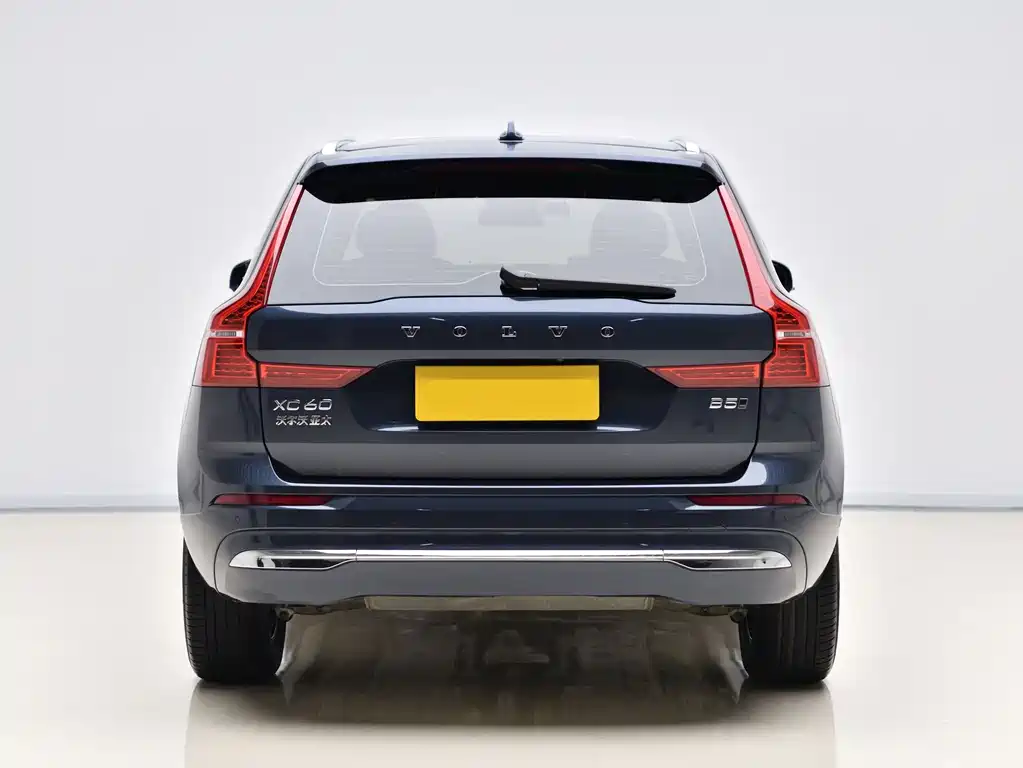 Volvo XC60 2023 — фото 5