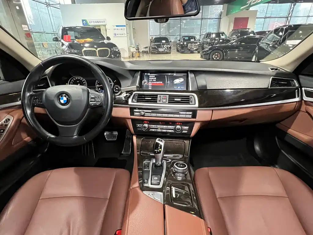 BMW 5 Series 2017 — фото 20