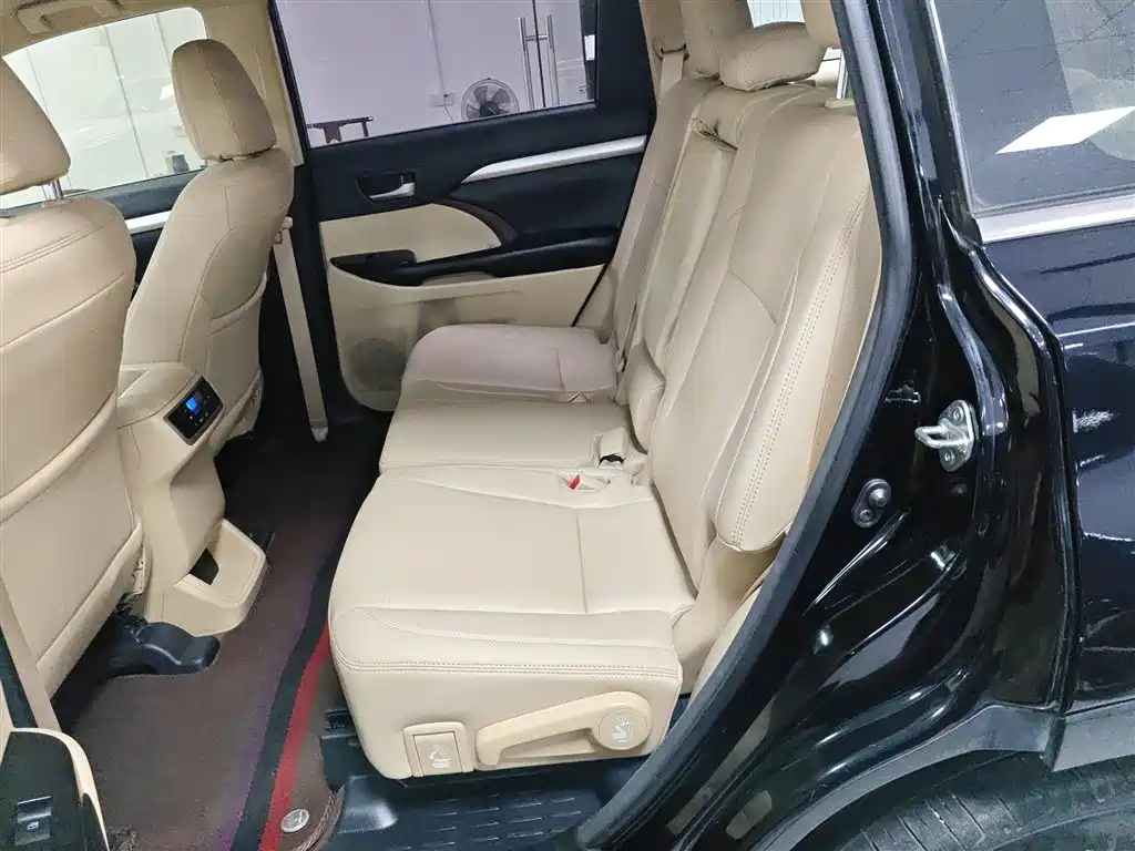 Toyota Highlander 2018 — фото 13