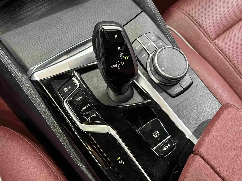 BMW 5 Series 2021 — фото 12