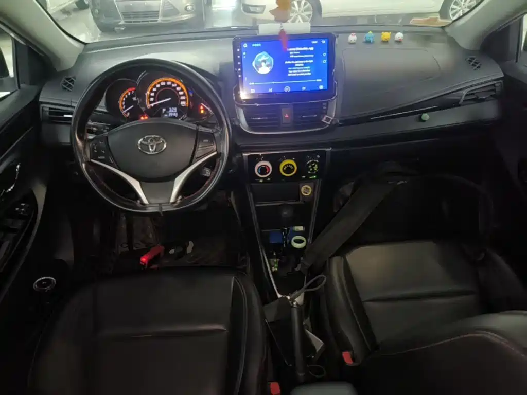 Toyota Yaris L 2023 — фото 10