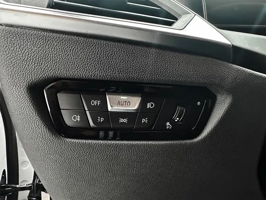 BMW 3 Series 2023 — фото 17