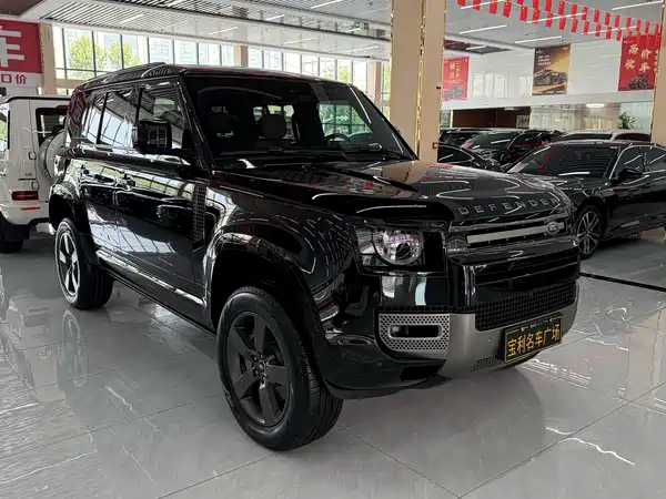 Land Rover Defender 2025