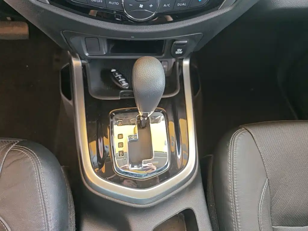 Nissan Terra 2018 — фото 14