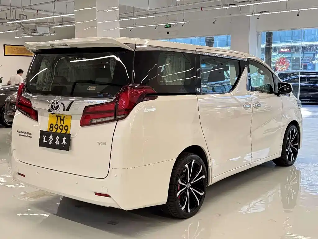Toyota Alphard 2020 — фото 8