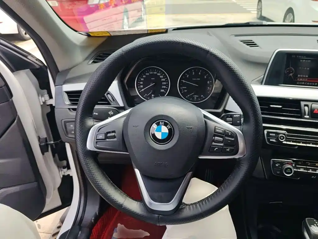 BMW X1 2017 — фото 11