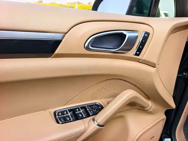 Porsche Cayenne 2011