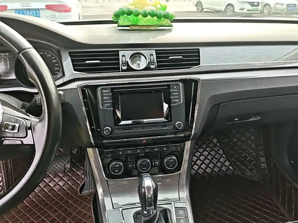 Volkswagen Passat 2016 — фото 13