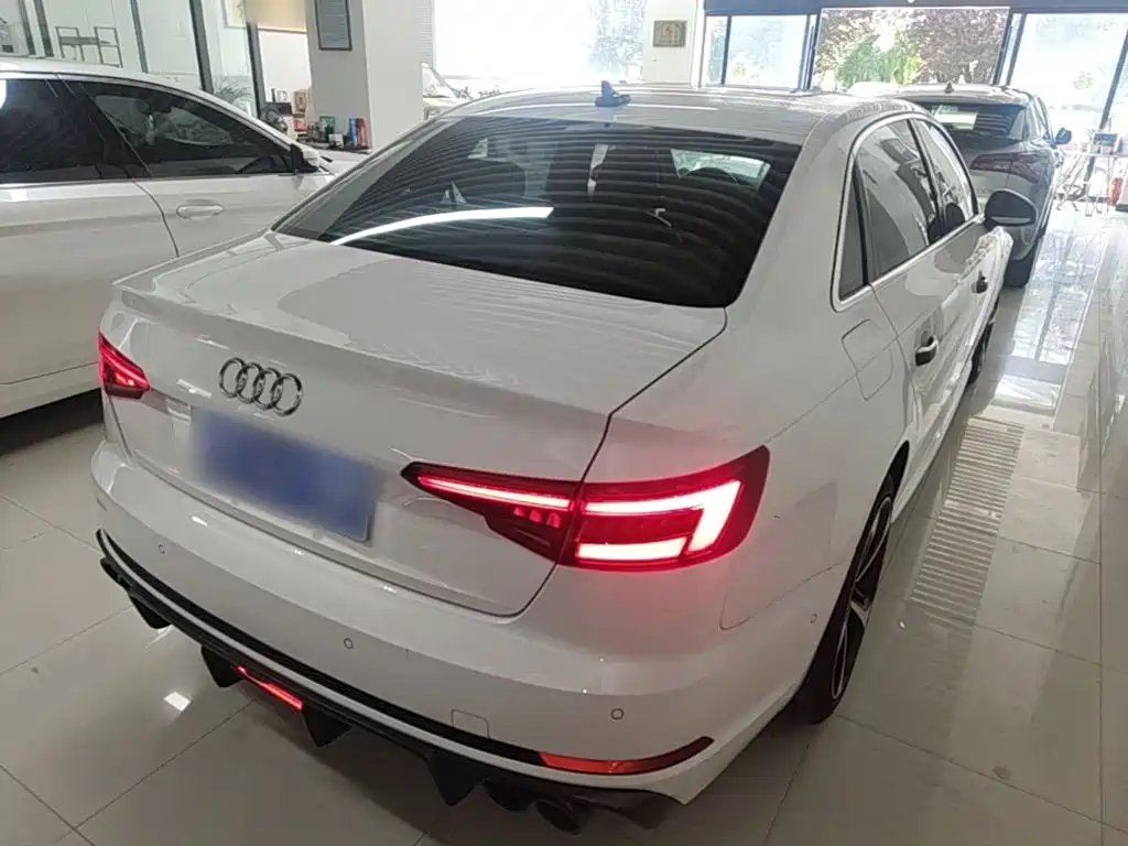 Audi A4L 2019