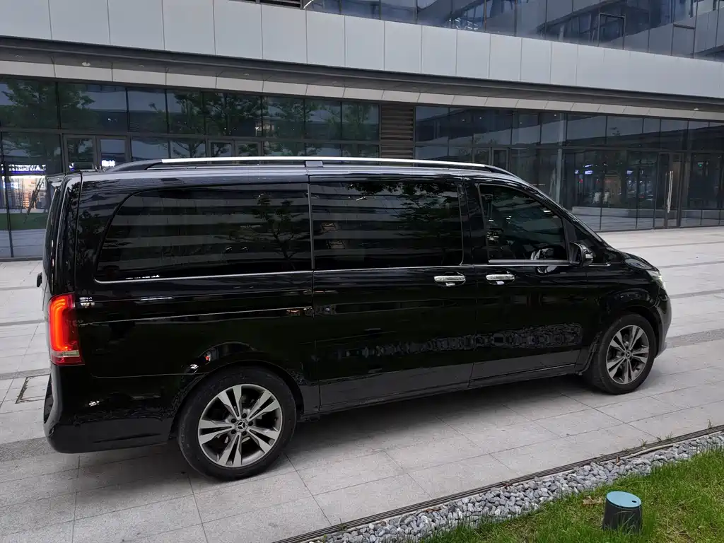 Mercedes-Benz V-Class 2019 — фото 10