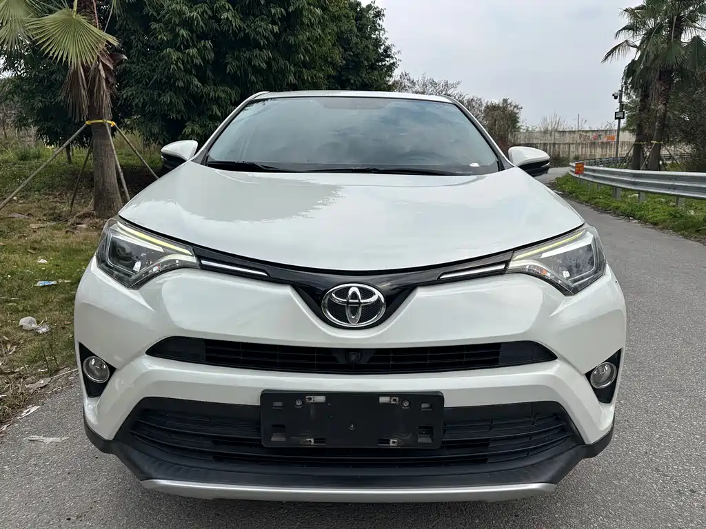 Toyota RAV4 2019 — фото 2