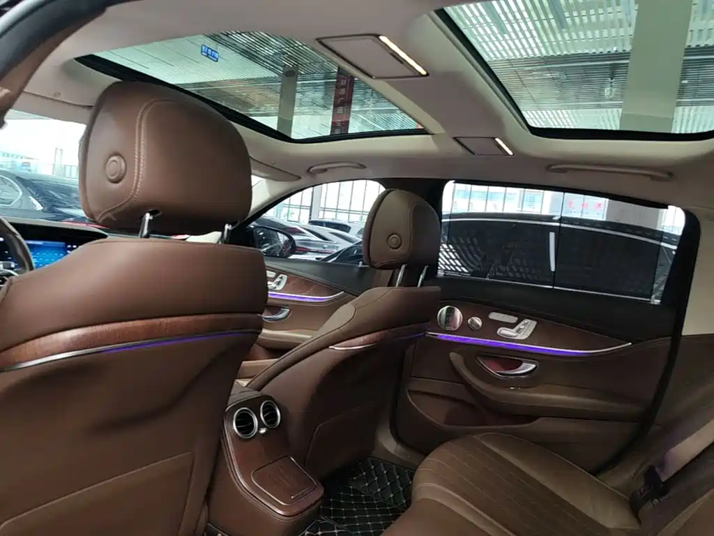 Mercedes-Benz E-Class 2023 — фото 18