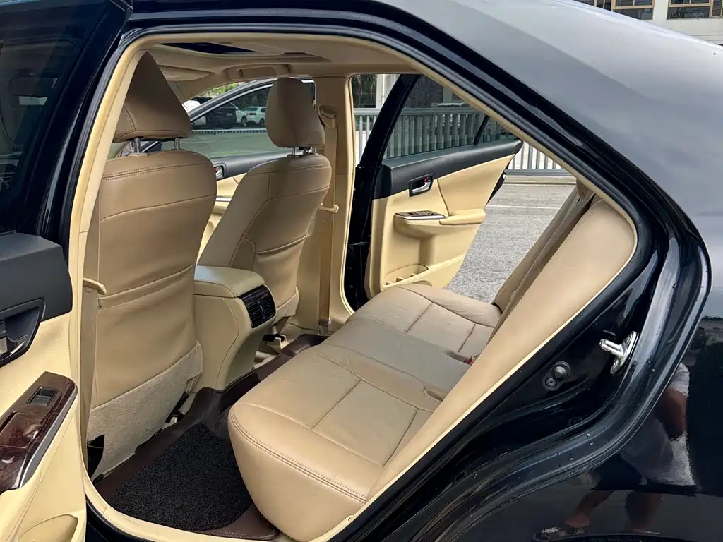 Toyota Camry 2016 — фото 10