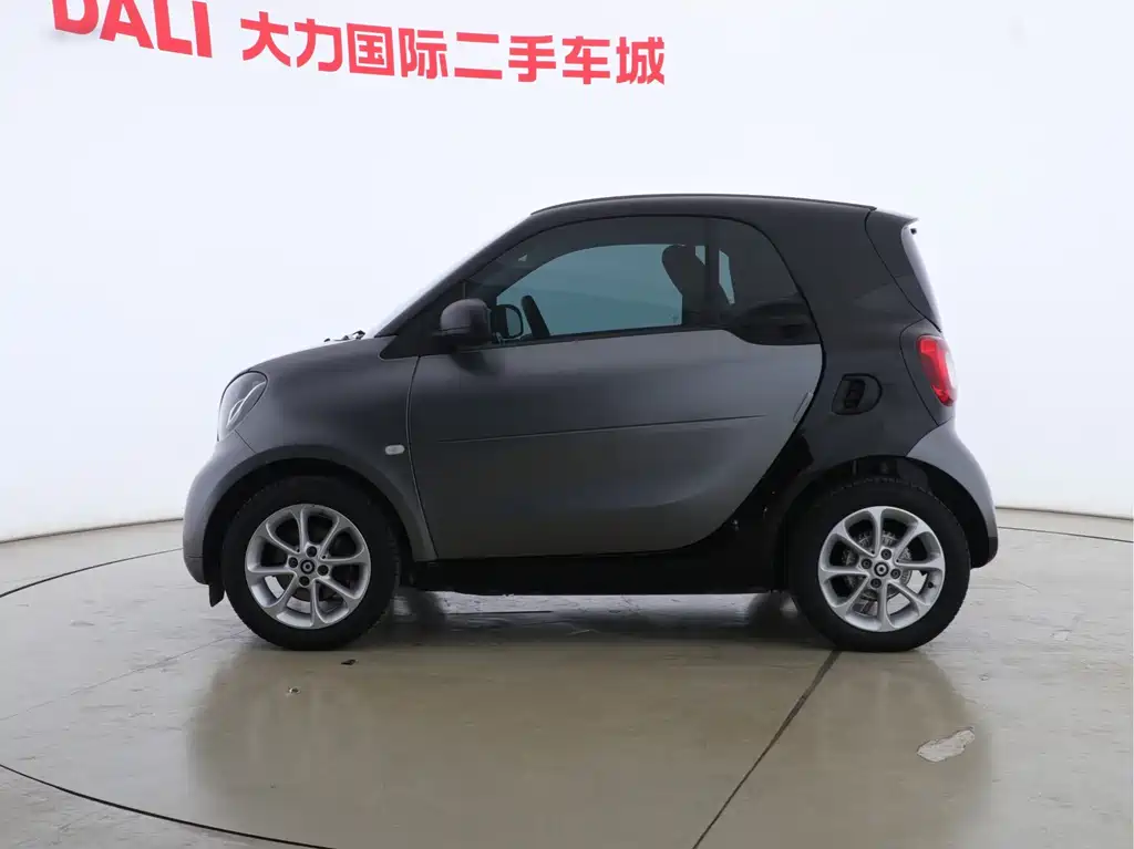 smart Fortwo 2018 — фото 5