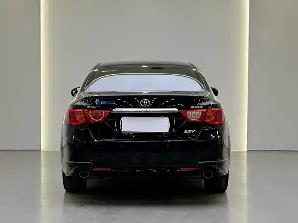 Toyota Reiz 2013