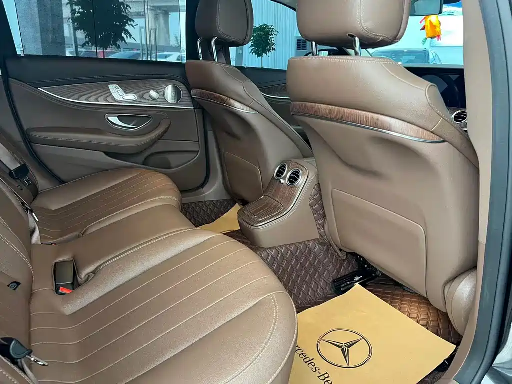 Mercedes-Benz E-Class 2023 — фото 8