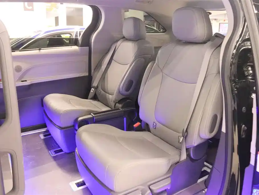 Toyota Granvia 2023 — фото 20