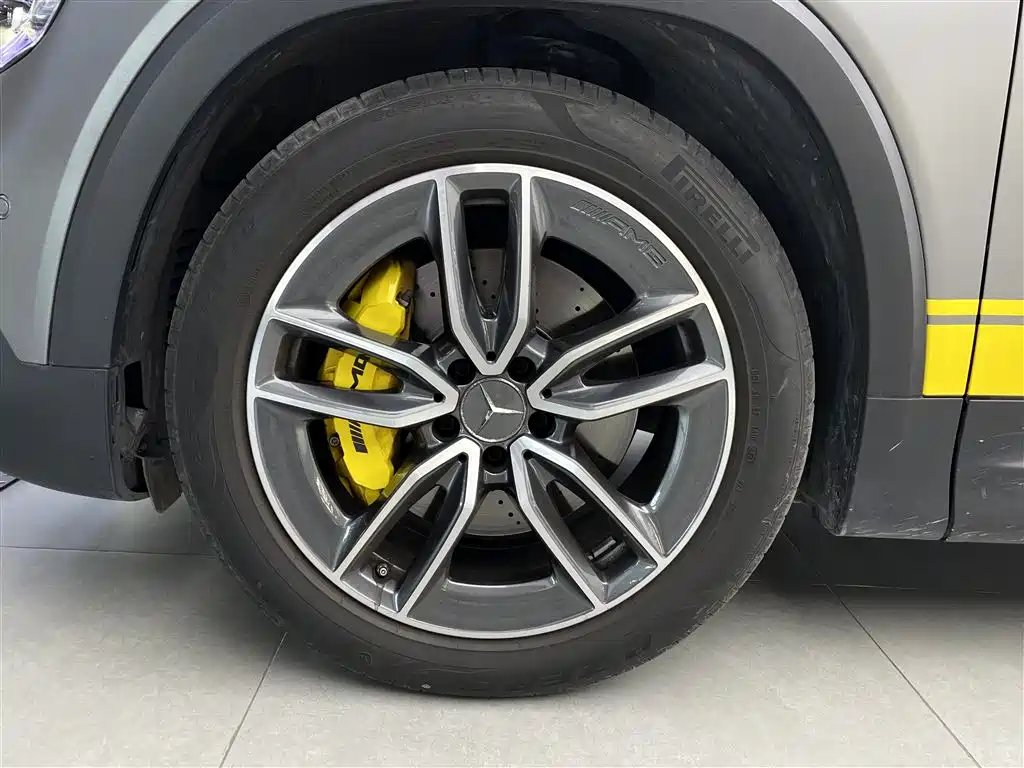 Mercedes-Benz GLB AMG 2022 — фото 13