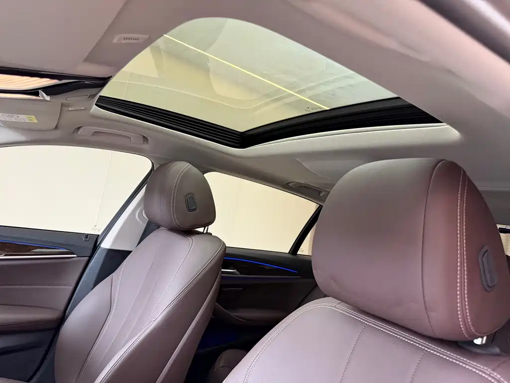 BMW 5 Series 2019 — фото 9