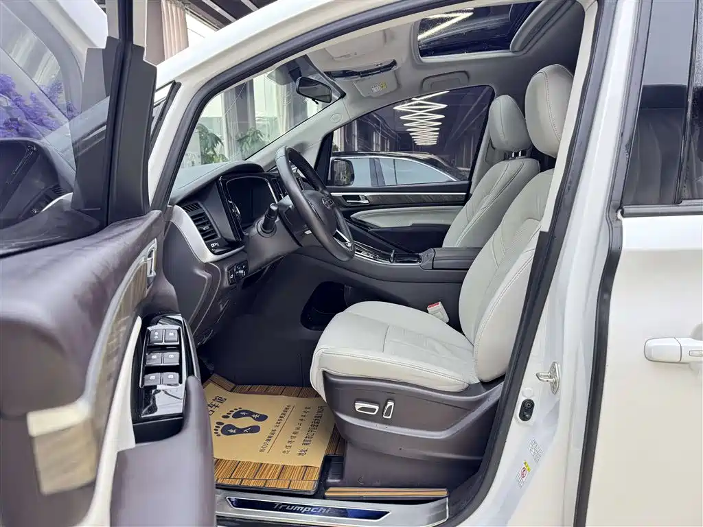 GAC Motor Trumpchi M8 2022 — фото 10