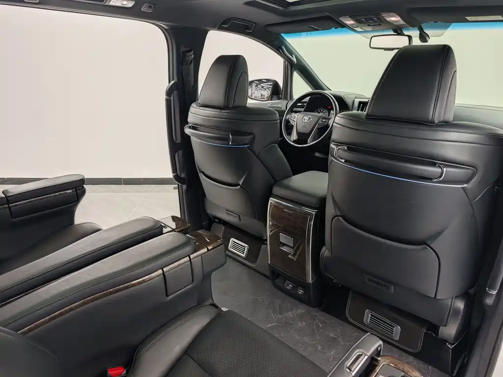 Toyota Alphard 2018 — фото 11