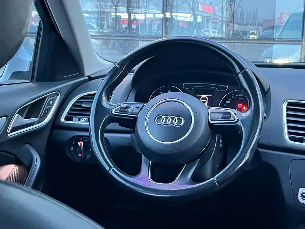 Audi Q3 2016 — фото 12