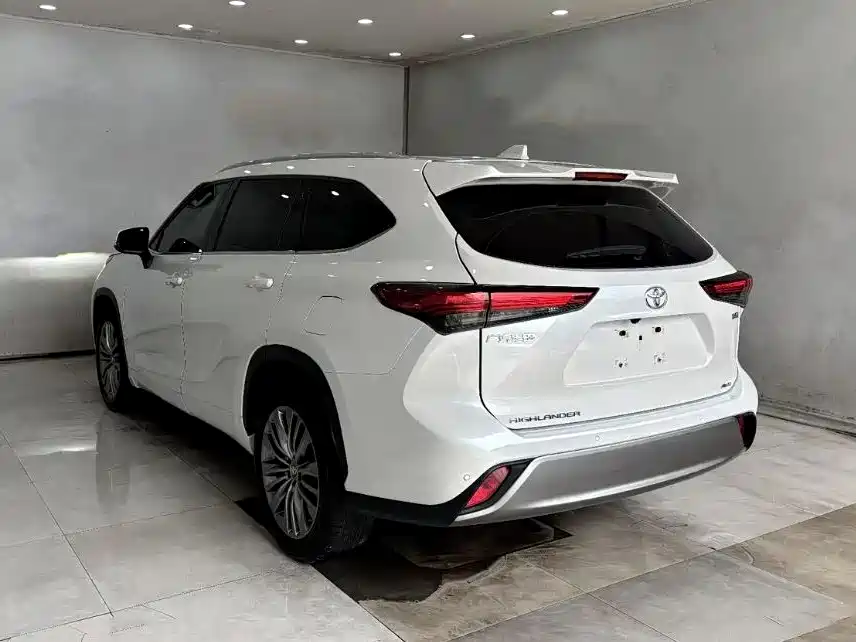 Toyota Highlander 2022 — фото 5