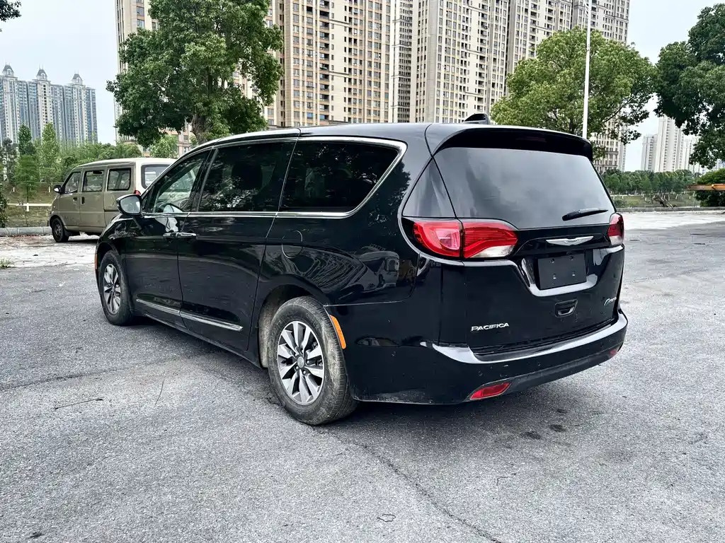 Chrysler Grand Voyager PHEV 2025 — фото 7
