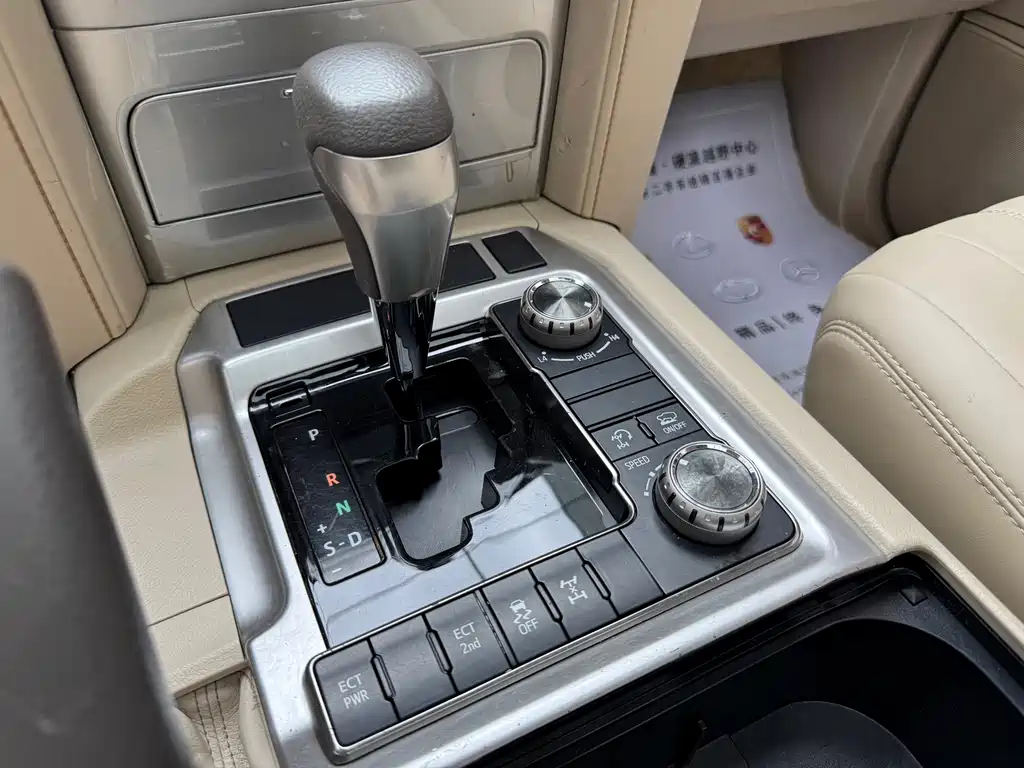 Toyota Land Cruiser 2019 — фото 11