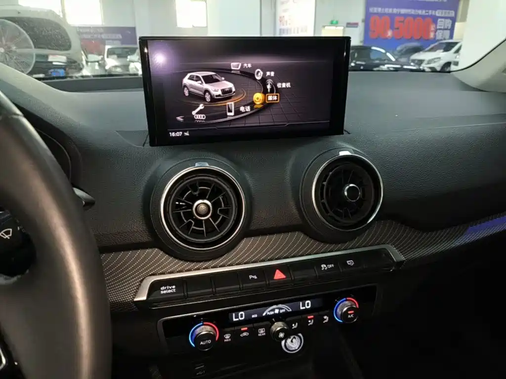 Audi Q2L E-Tron 2021 — фото 13