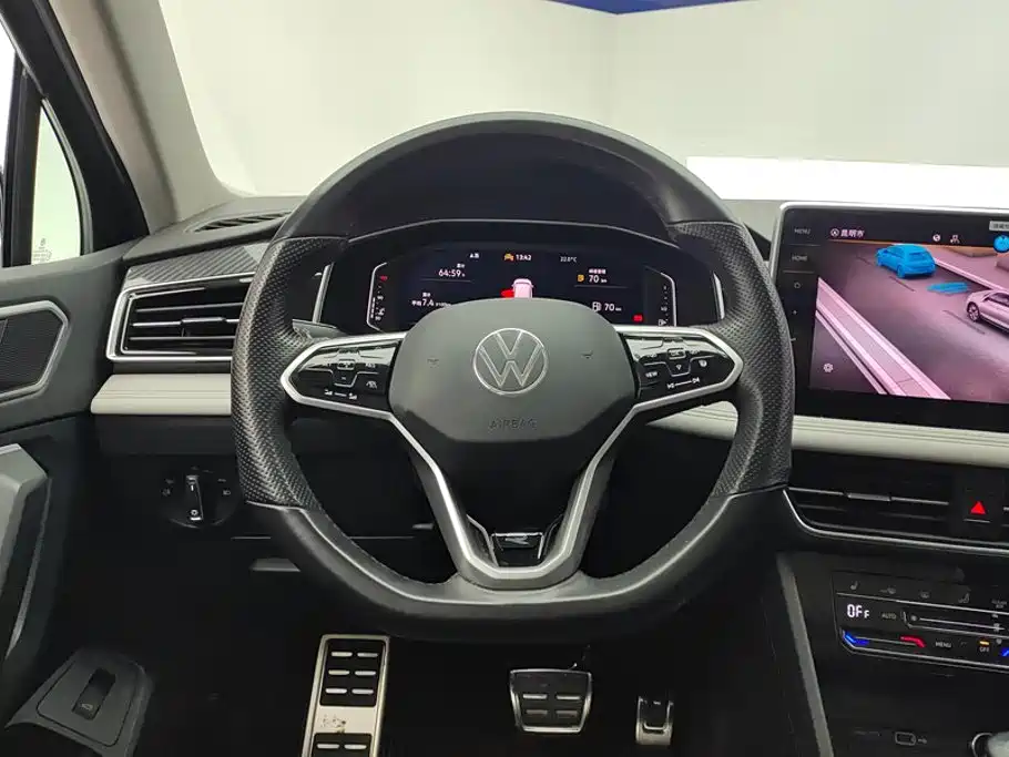 Volkswagen Tiguan L 2023 — фото 15