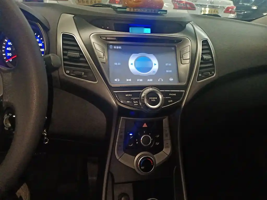 Hyundai Elantra Langdong 2015 — фото 10