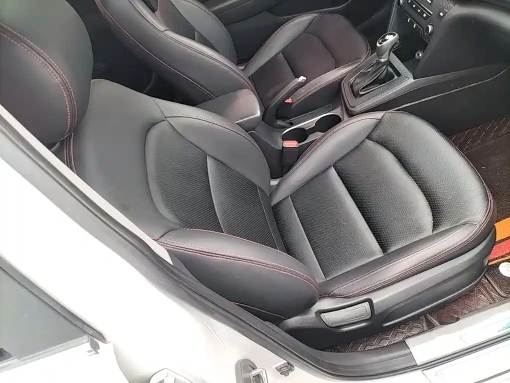 Hyundai Elantra 2017 — фото 25