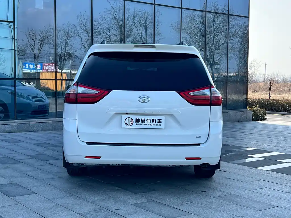 Toyota Sienna 2017 — фото 5