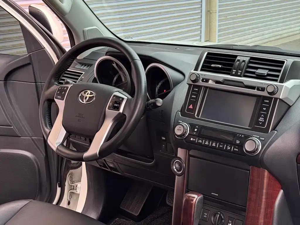 Toyota Prado 2017 — фото 9