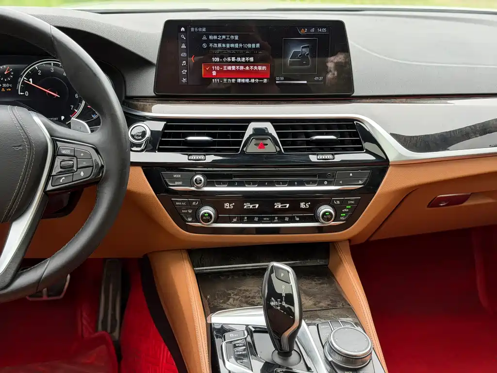 BMW 5 Series 2018 — фото 17