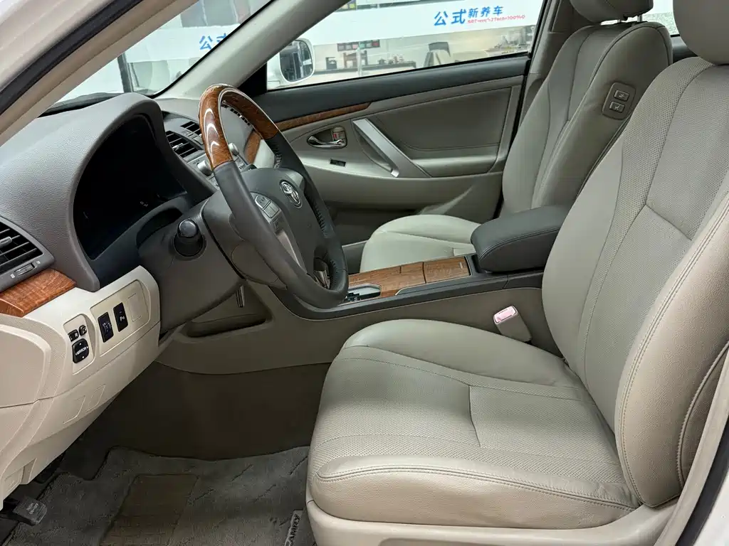 Toyota Camry 2011 — фото 4