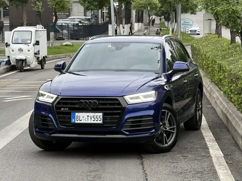 Audi Q5L 2021 — фото 1