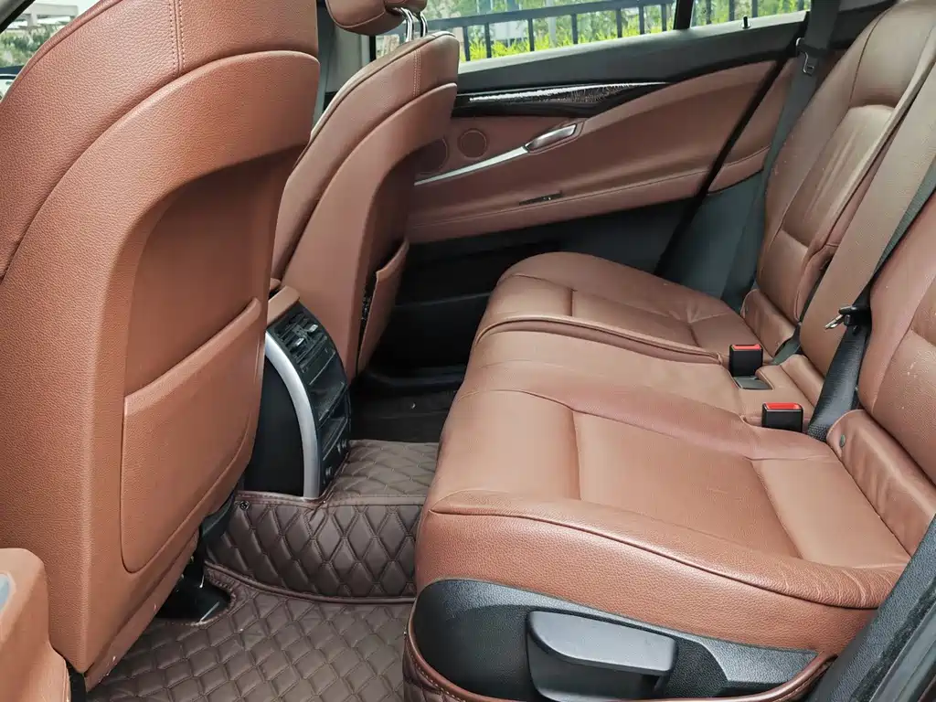 BMW 5 Series GT 2013 — фото 6