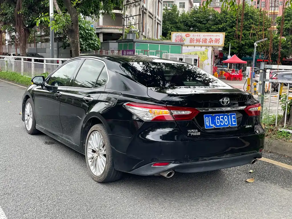 Toyota Camry 2018 — фото 8