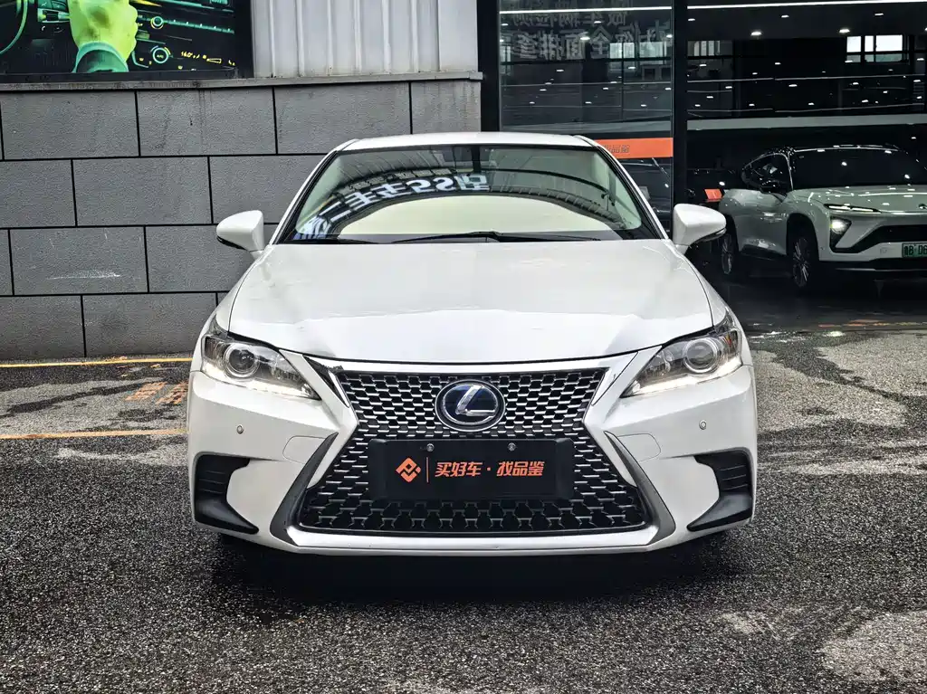 Lexus CT 2018 — фото 16
