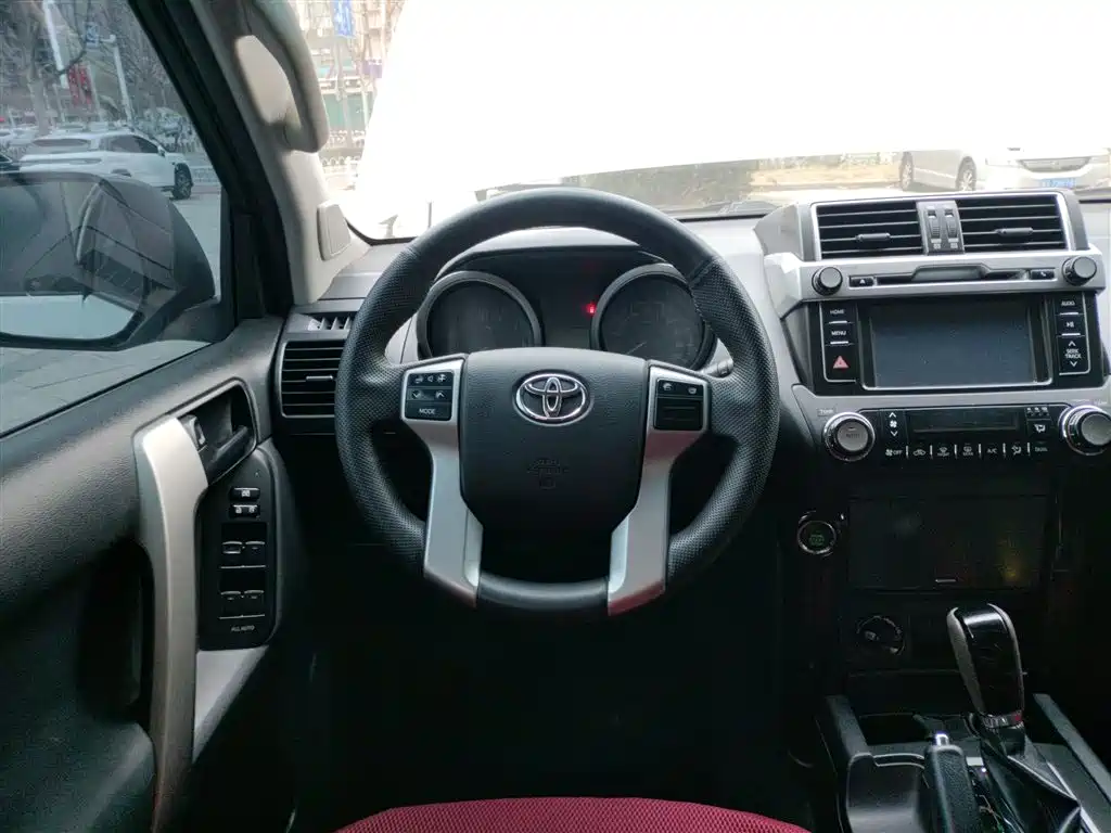 Toyota Prado 2015 — фото 7