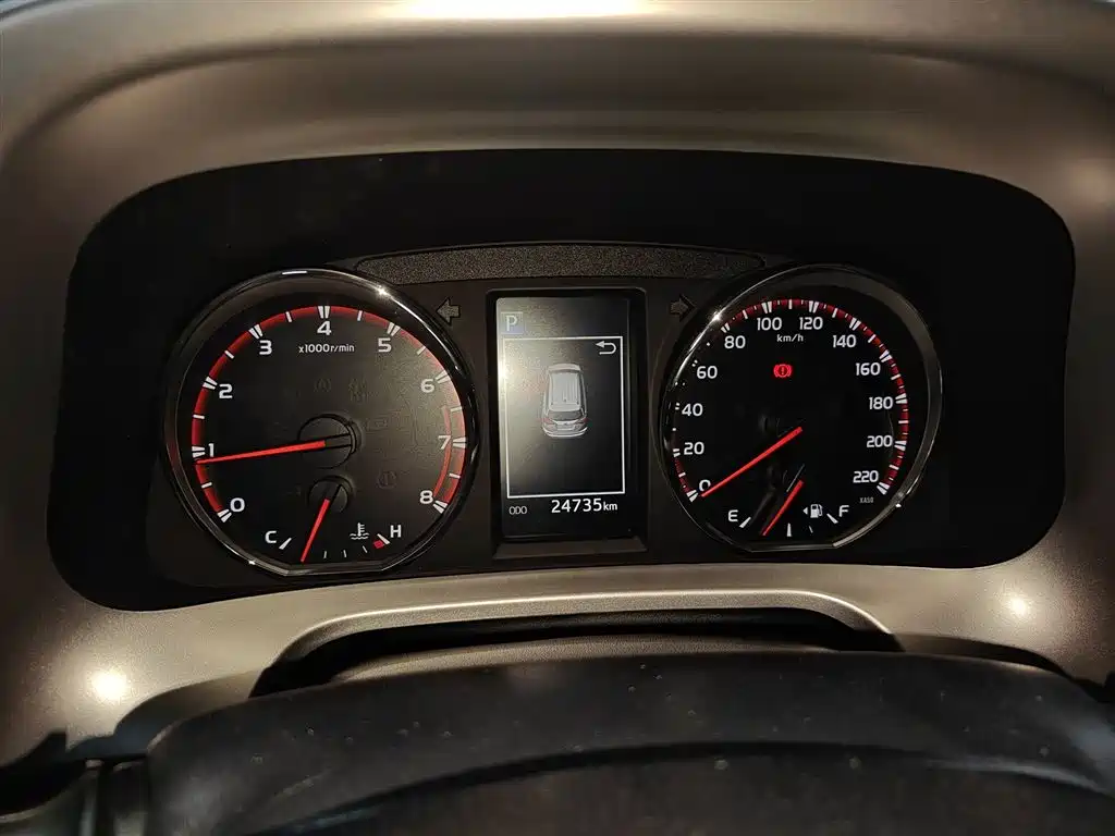 Toyota RAV4 2018 — фото 8