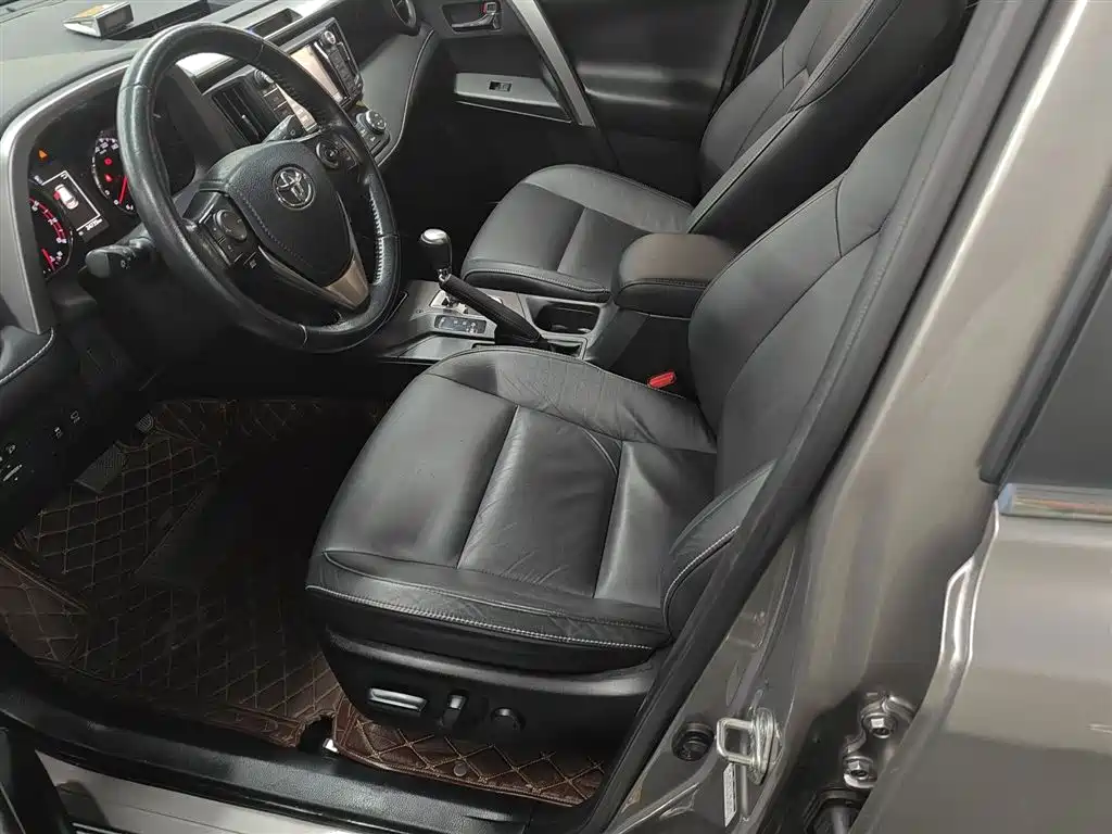 Toyota RAV4 2018 — фото 11