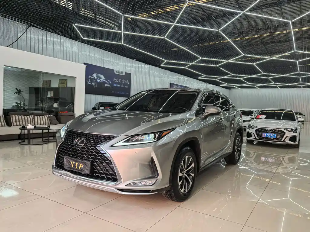 Lexus RX 2022 — фото 1