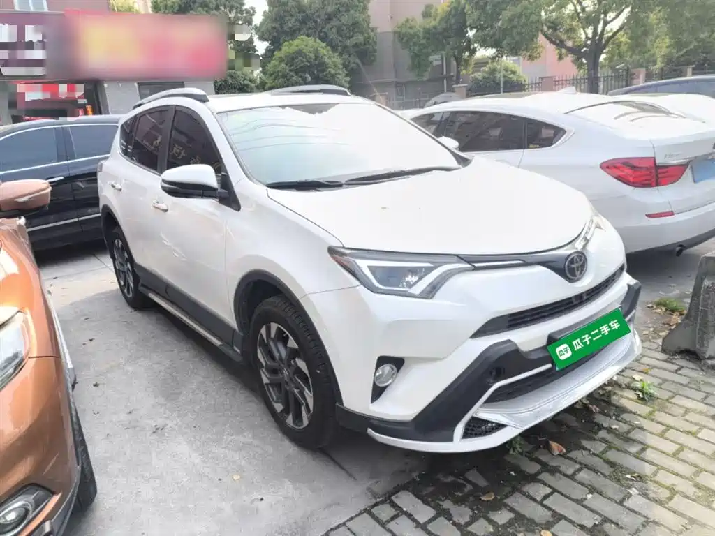 Toyota RAV4 2018 — фото 4