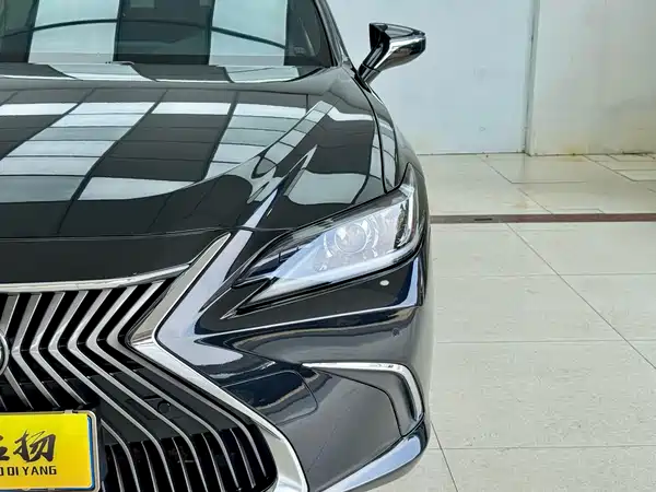 Lexus ES 2021