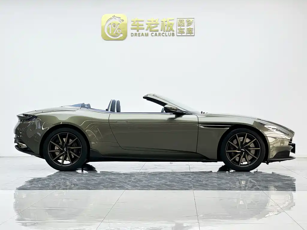 Aston Martin DB11 2023 — фото 7